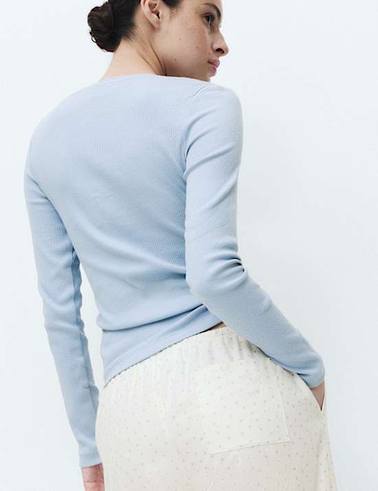 Katoenrijke pyjama met henley-hals en stippen