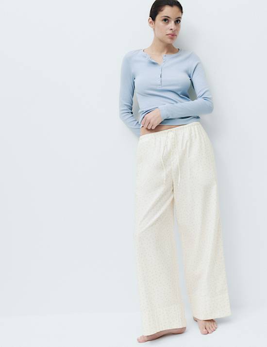 Katoenrijke pyjama met henley-hals en stippen