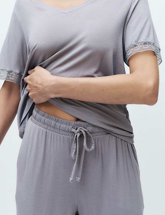 Pijama con adorno de encaje de pernera ancha