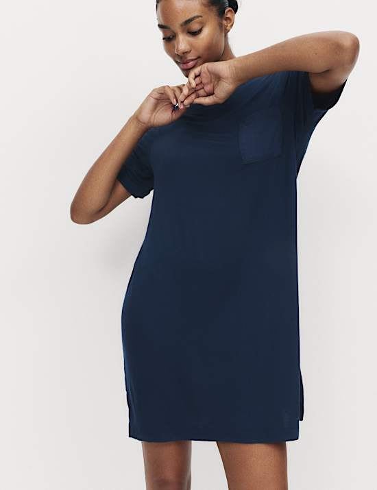 Chemise de nuit à bordure satinée, dotée de la technologie Body Soft™