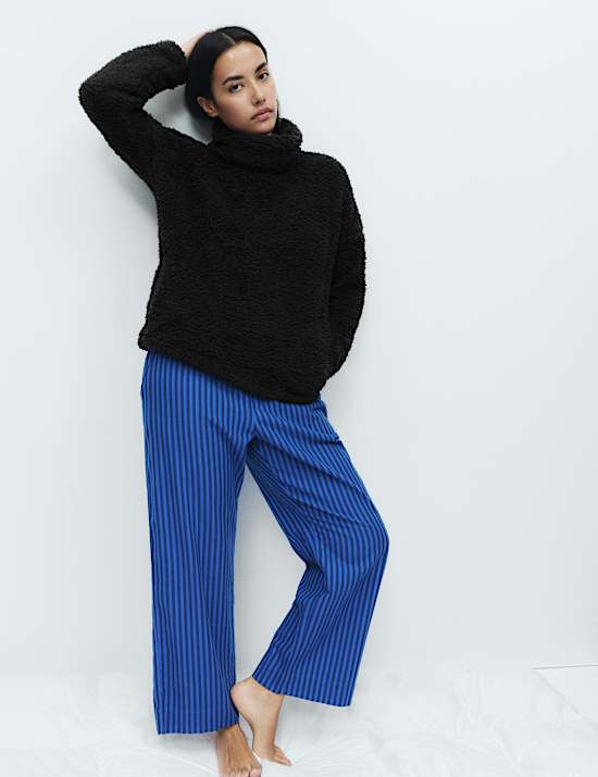 סווטשירט צמרירי לבית עם צווארון גבוה