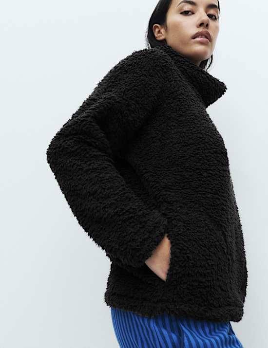 סווטשירט צמרירי לבית עם צווארון גבוה