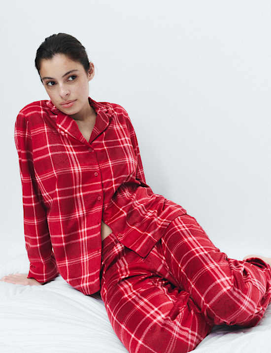 Bedrucktes Schlafanzugset aus Fleece mit Reverskragen