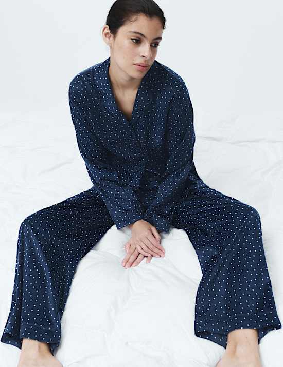Bedrucktes Schlafanzugset aus Fleece mit Reverskragen