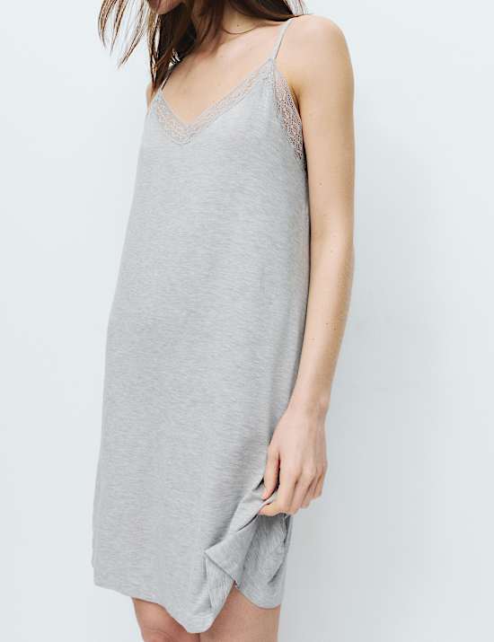 Camis&oacute;n con ribete de encaje