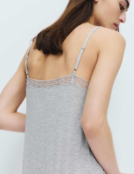 Camis&oacute;n con ribete de encaje