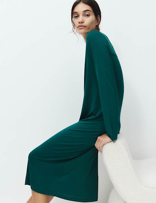 Chemise de nuit en viscose à manches longues et dentelle