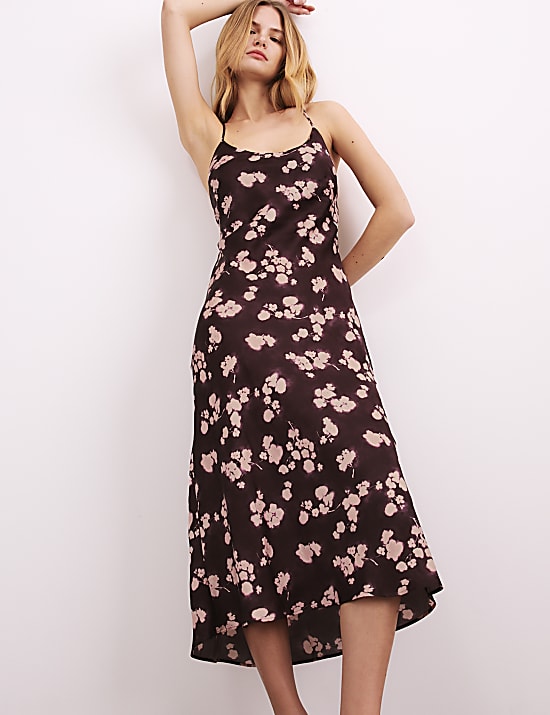 Camis&oacute;n floral de sat&eacute;n