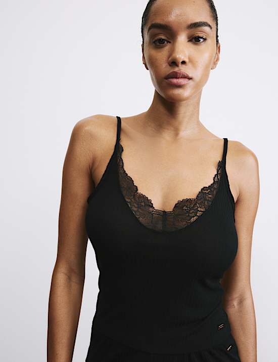 קמיסול ריב בשילוב צמר עם עיטור תחרה