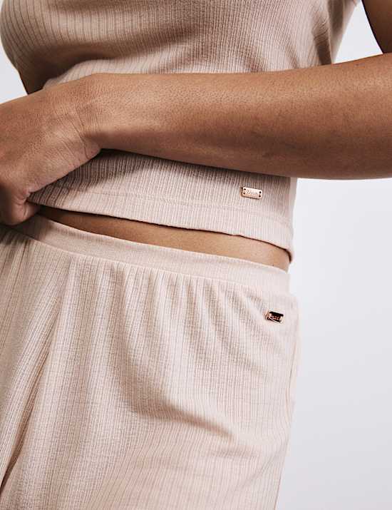 Gerippte Schlafanzugshorts mit Wollanteil und Spitzenbesatz