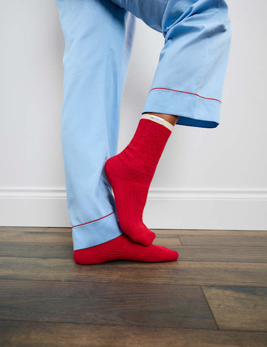Cashmere Rich Cable Knit Crew Socks
