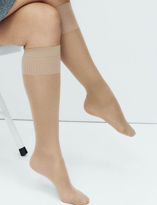 4 paar kniehoge pantykousen met gemiddeld stevige ondersteuning (15 denier)