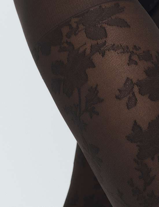 Panty van netstof met bloemen