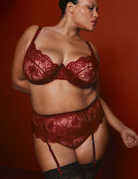 Belle Lace Suspender