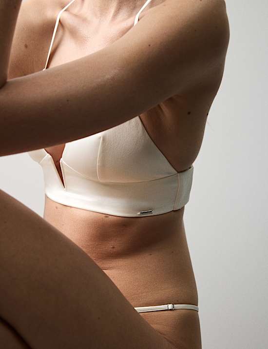 Sat&eacute;nov&aacute; braletka s čern&yacute;mi &scaron;t&iacute;tky