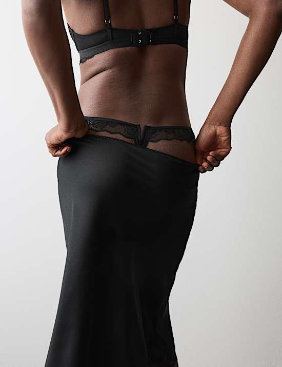 String style tanga Savannah orn&eacute; de dentelle