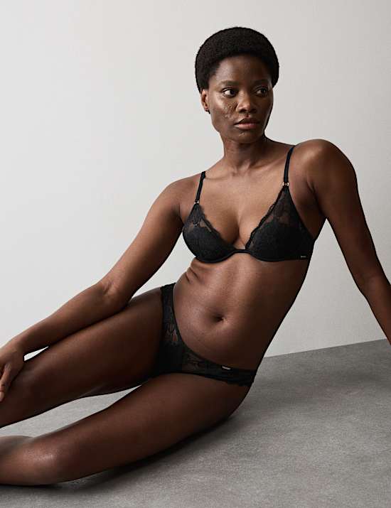 Koronkowy biustonosz Savannah z głębokim dekoltem i fiszbinami (A&ndash;E)