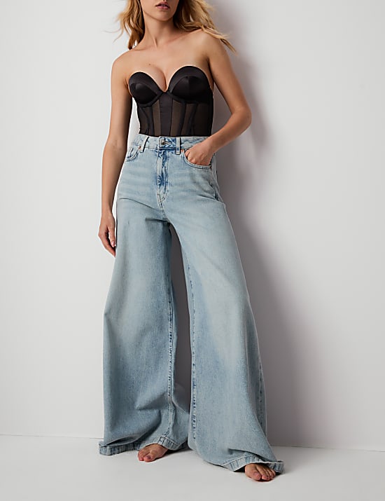 Corset en tulle et satin à armatures, doté de la technologie ContourWear, bonnets A à E