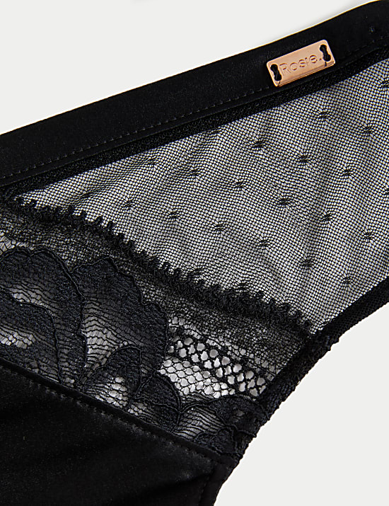 Tanga en dentelle et soie