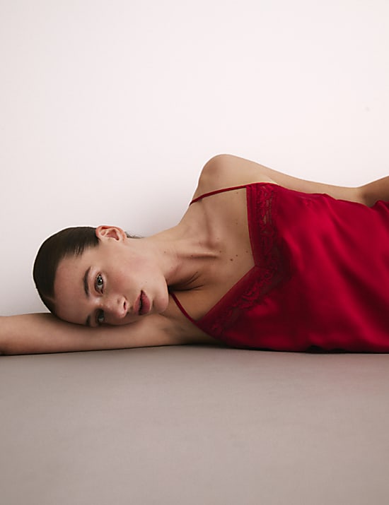 Camisola de seda y encaje