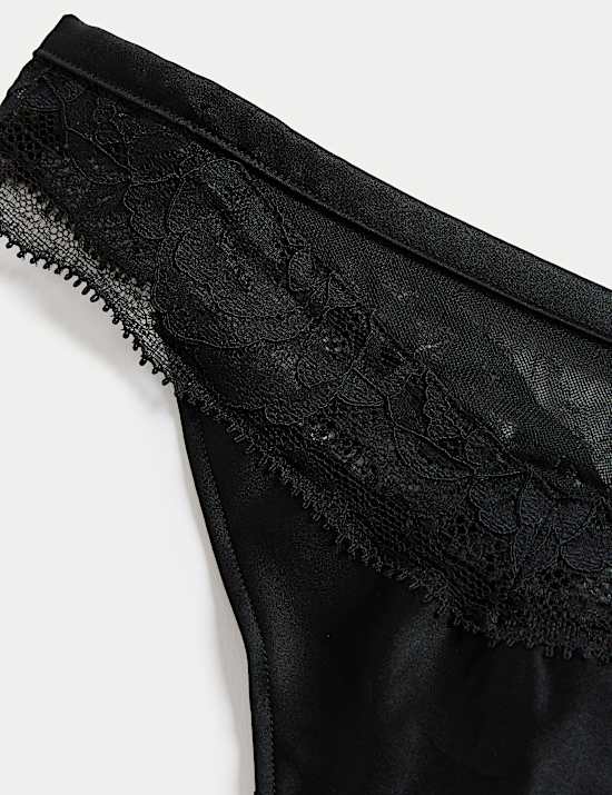 String en dentelle et soie