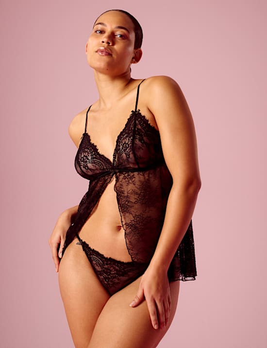 Ensemble nuisette ornée de dentelle gala