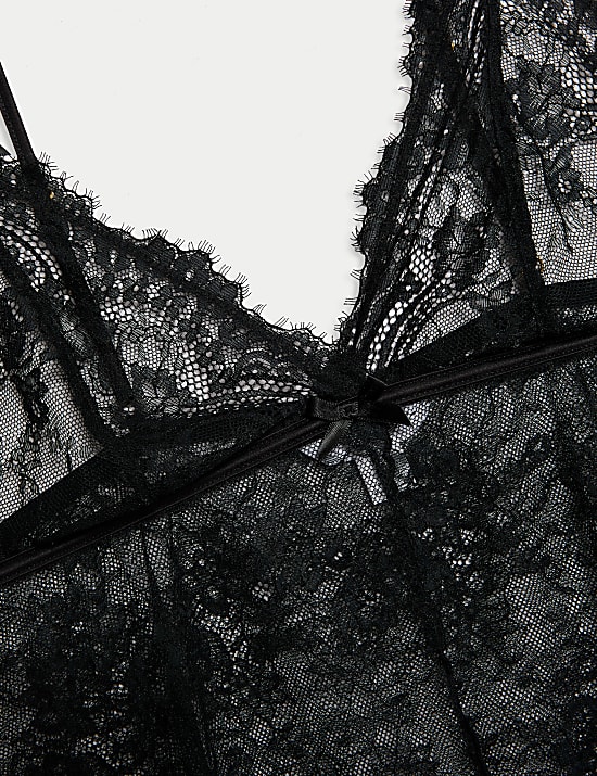 Ensemble nuisette ornée de dentelle gala