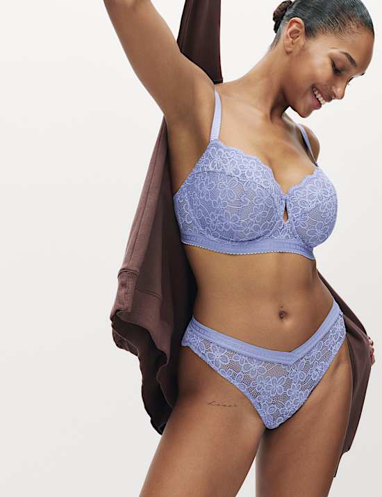 חזיית בלקונט Cleo עם ברזלים ותחרה (במידות F ומעלה)