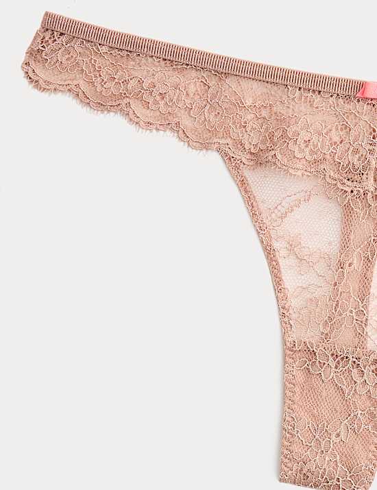 String orn&eacute; de dentelle Ida