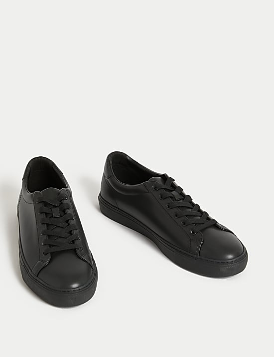 Αθλητικά παπούτσια με κορδόνια