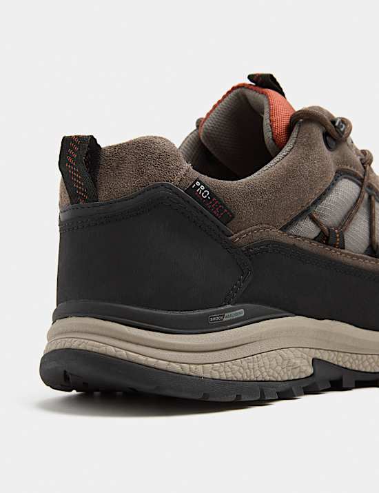 Chaussures de marche imperm&eacute;ables