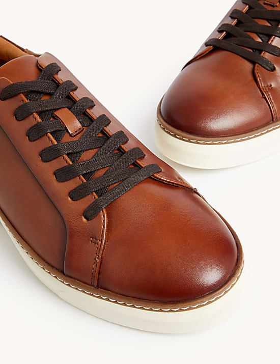 Sk&oacute;rzane sznurowane buty sportowe Airflex&trade;