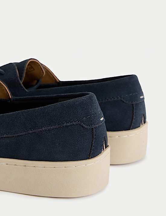 Schn&uuml;rslipper aus Wildleder mit wei&szlig;er Sohle