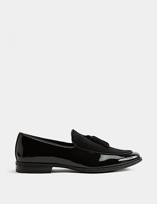 Mocasines de charol y terciopelo con borlas