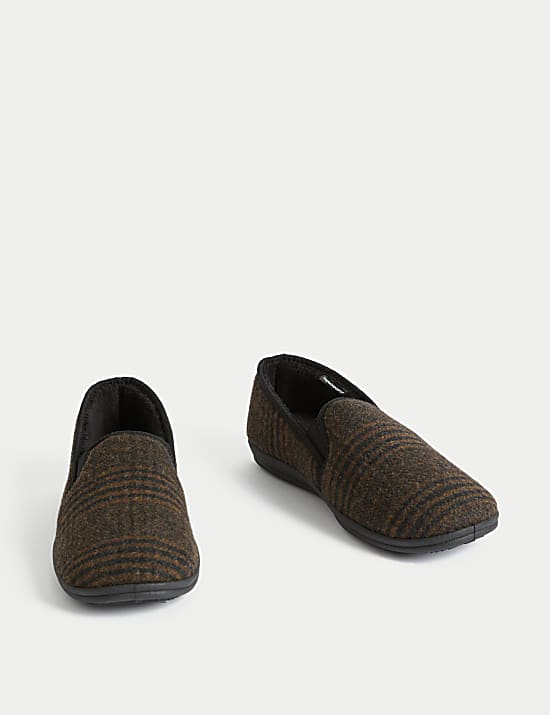 Checked Slippers with Freshfeet&trade;