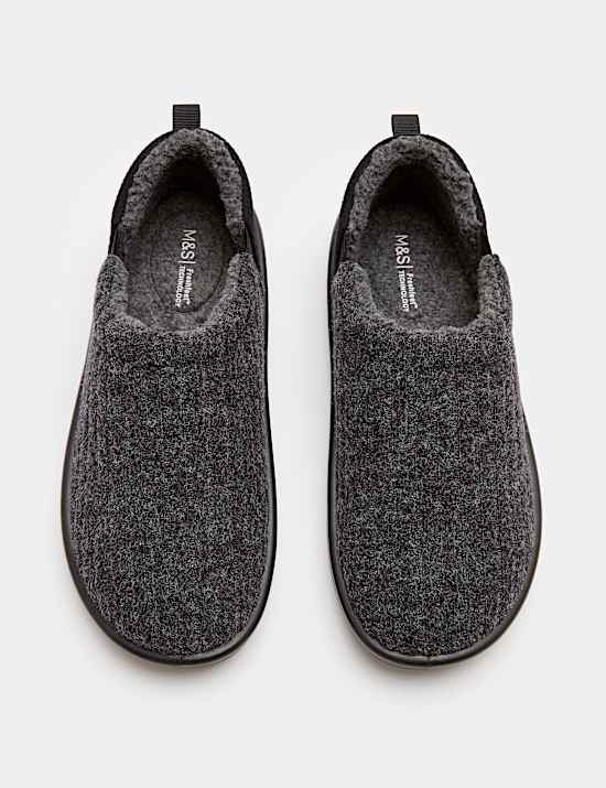 Chaussons contrast&eacute;s dot&eacute;s de la technologie Freshfeet&trade;