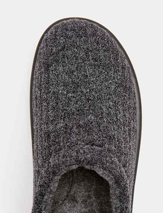 Chaussons contrast&eacute;s dot&eacute;s de la technologie Freshfeet&trade;