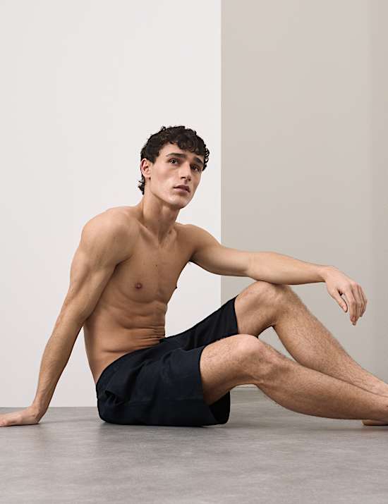 מכנסי פיג'מה קצרים מבד עשיר בפשתן