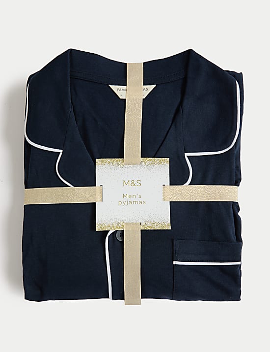 Σετ χριστουγεννιάτικες ανδρικές πιτζάμες για την οικογένεια σε ίσια γραμμή