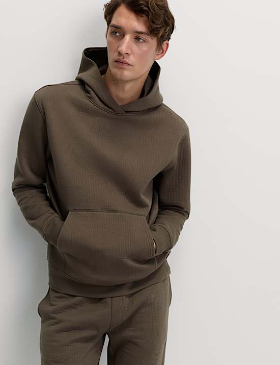 Hoodies & sweatshirts