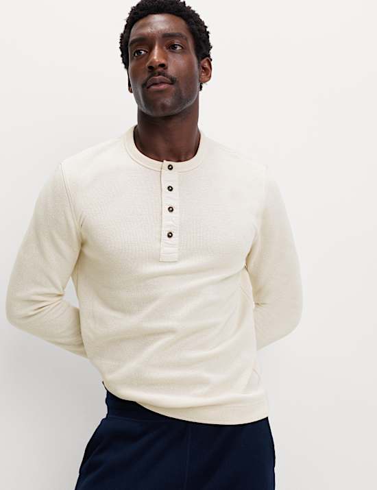 Henley-Oberteil mit hohem Baumwollanteil im Loungewear-Stil