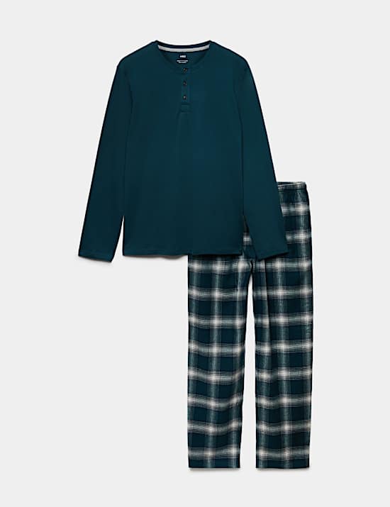 Pyjama en coton peign&eacute; &agrave; col boutonn&eacute; et carreaux