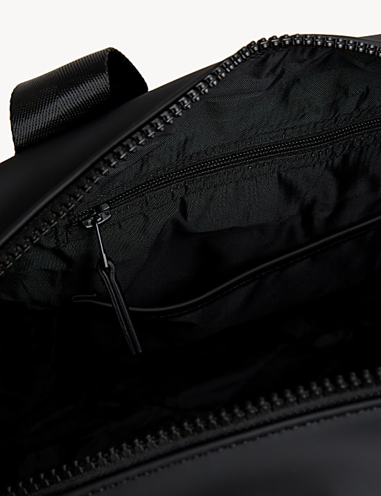 Gummierte Wochenendtasche