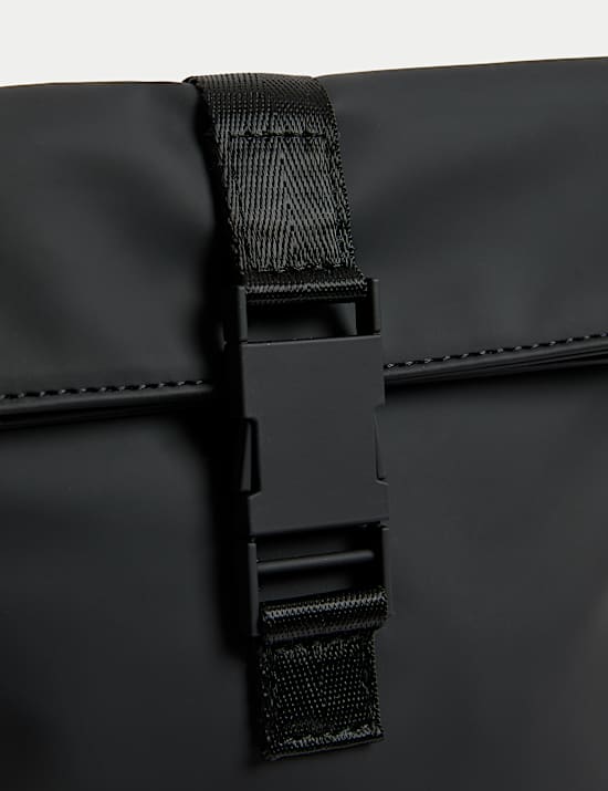 Pogumovaná taška přes rameno s technologií Stormwear™