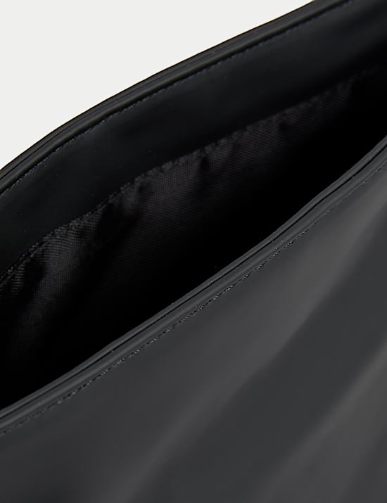 Pogumovaná taška přes rameno s technologií Stormwear™