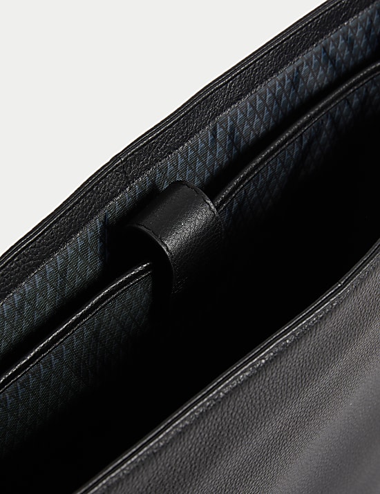 Leather Pebble Grain Messenger Bag