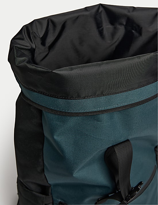 Mochila Stormwear™ con parte superior enrollada