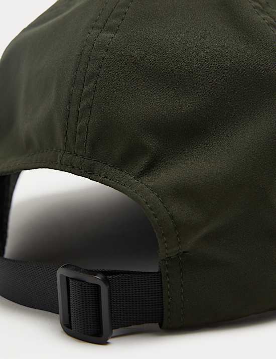 Casquette de base-ball contrast&eacute;e