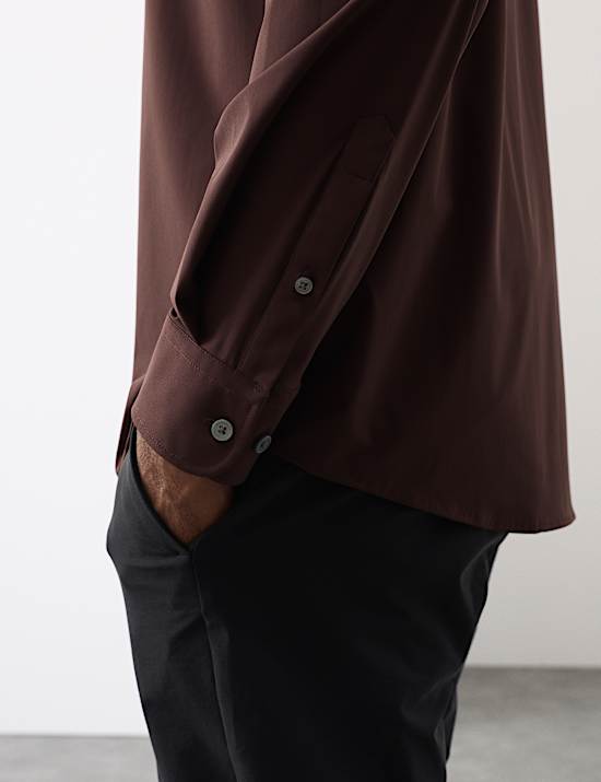 Chemise coupe ajustée en tissu extensible de performance