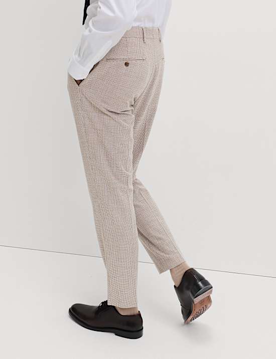 Kostkovan&eacute; oblekov&eacute; kalhoty m&iacute;rně z&uacute;žen&eacute;ho střihu